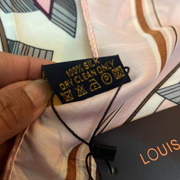 Gorgeous new with tags Louis Vuitton scarf - Picture 7 of 8